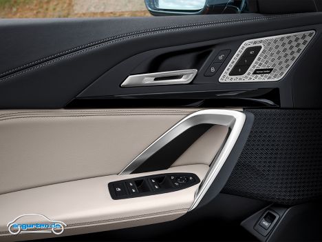BMW X1 (2022) - In der Tür gibt es aber weiterhin ein paar Knöpfe.
