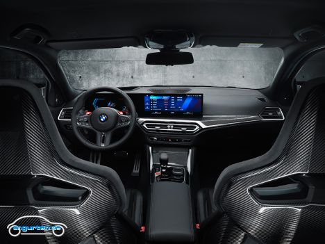 BMW M3 Touring - Mit an Bord ist natürlich auch das neue BMW OS 8 mit den beiden für BMW Verhältnisse recht großen curved Bildschirmen.
