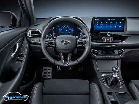 Hyundai i30 Fastback (Facelift) - Neu im Innenraum sind vor allem das digitale Cockpit sowie der deutlich vergrößerte mittlere Bildschirm.