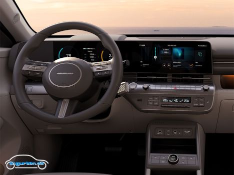 Der neue Hyundai Kona (2023) - Schönes Display, aber von der Mittelkonsole sind wir erstmal eher weniger überzeugt. Das wirkt doch sehr einfach und retro.