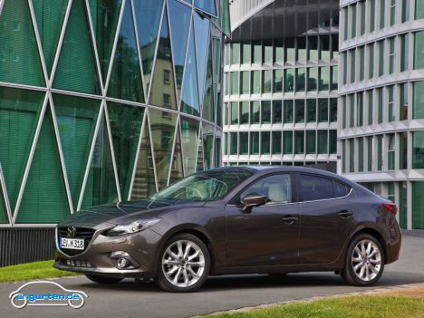 Mazda3 Limousine - Da die Limousinen in Deutschland mittlerweile nur noch eine Nebenrolle spielen, gibt es nur zwei Motoren: 165 PS Benziner und 150 PS Diesel.