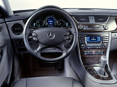 Mercedes  on Foto  Bild   Mercedes Cls   Cockpit  Angurten De