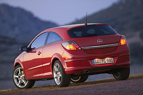 Das Heck des Opel Astra GTC