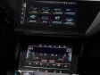 Der neue Audi e-tron Sportback - Zwei Touchscreens finden sich in der Mittelkonsole untereinander.