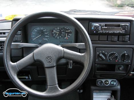 VW Polo II - … und der Innenraum stark verändert. Abgesehen von der Technik also fast ein neues Modell.