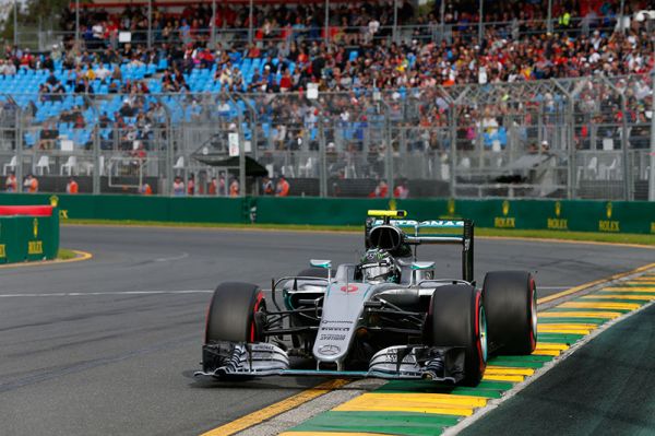 Nico Rosberg siegt in Australien vor Hamilton und Vettel.