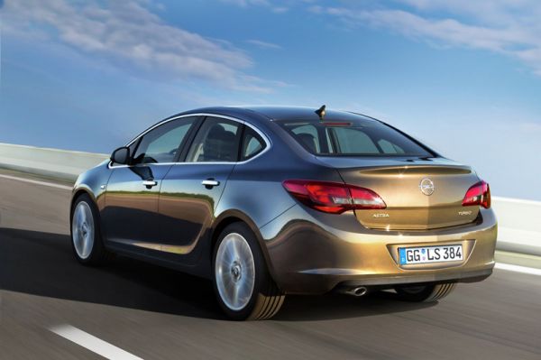Opel ergänzt die Modellpalette des Astra J um eine Limousine als vierte Karosserievariante. Bild: Opel