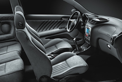 Alfa Romeo 147: Neues Gesicht und erweiterte Ausstattung