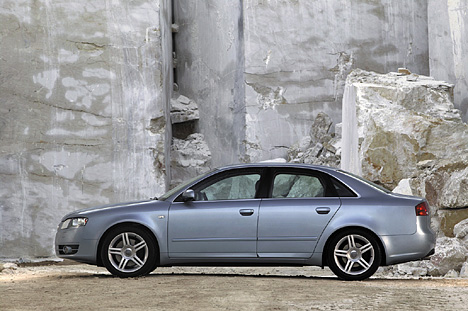 Audi A4, Seitenansicht