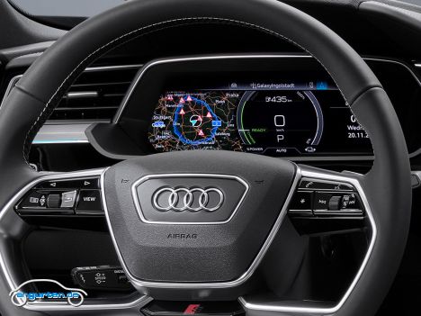 Der neue Audi e-tron Sportback - Das Navi lässt sich auch partiell anzeigen.