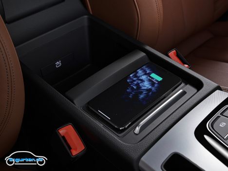 Audi Q5 Facelift 2021 - Kontaktlose Ladefläche für Smartphones
