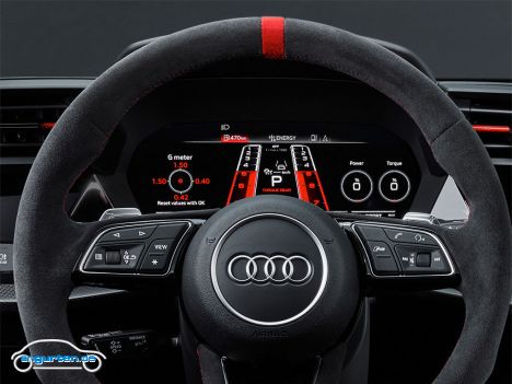 Audi RS 3 Sportback (2022) - Lenkrad mit genähter Mittenmarkierung
