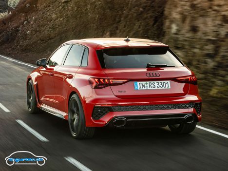 Audi RS 3 Sportback (2022) - Heckansicht in rot