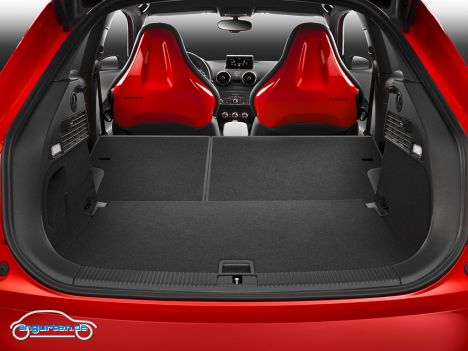 Audi S1 - Die schwarzen Sportsitze sind natürlich Serie. Die Außenfarbe wird auf die Mittelkonsole und die Rückseiten der Schalensitze übertragen.