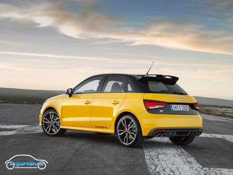 Audi S1 Sportback - Hinten gibt es Doppel-Endrohre und einen Hochglanz-schwarzen Einsatz.