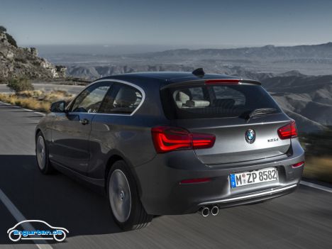 BMW 1er 3-Türer 2015 - Im Heckbereich gehen die Rückleuchten jetzt auch in die Klappe des Kofferraums.