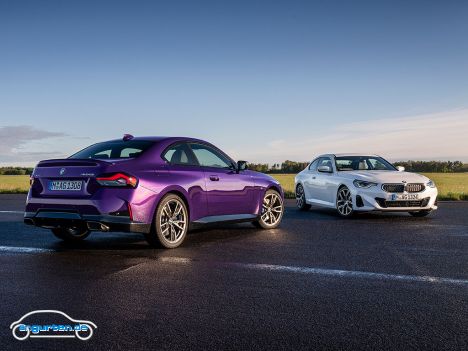BMW 2er Coupe (G42) - 2022 -  - 220i Coupe in weiß und M240i Coupe in Violett