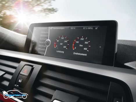 Die neue BMW 3er Reihe - Leistungsanzeigen im Bordmonitor