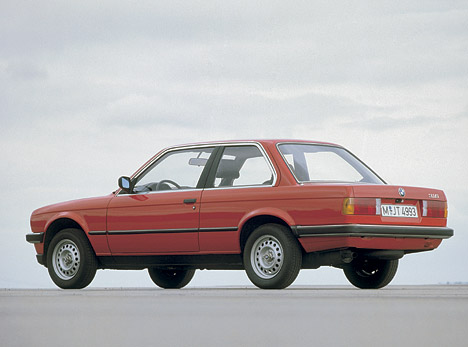 Auch die zweiter Auflage des 3er BMW wurde noch gerne in rot gekauft (316, 1982)