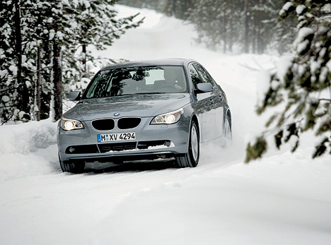 Trotz Heckantrieb macht der 5er auch im Schnee eine passable Figur.