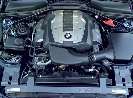 Der V8 Motor im 6er Coupe (650i)