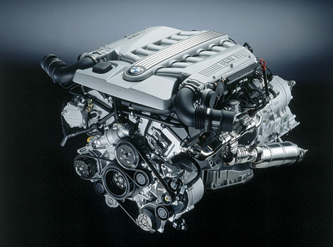 Der V12 Motor mit 6 Litern Hubraum leistet 450 PS