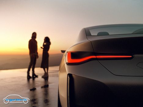 BMW Concept i4 - Genf 2020 - Die Rückleuchten sind jetzt vom 3er nicht sonderlich verschieden.