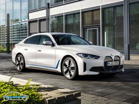 BMW i4 - Mindestens 340 PS, maximal 544 PS. Das bringt der i4 als Elektro-Ableger des 4ers auf die Straße. BMW i4 - Mindestens 340 PS, maximal 544 PS. Das bringt der i4 als Elektro-Ableger des 4ers auf die Straße.