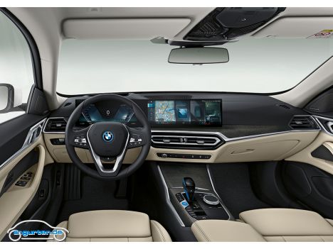 BMW i4 - Die Displays im Innenraum unterscheiden sich deutlich von denen des Verbrenner-Pendants.