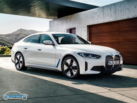 BMW i4 - Das Modell hier ist übrigens der eDrive40 mit 340 PS. Füe E-Autos sollte man sich hingegen langsam auch die kW mal angewöhnen. Das sind 250.