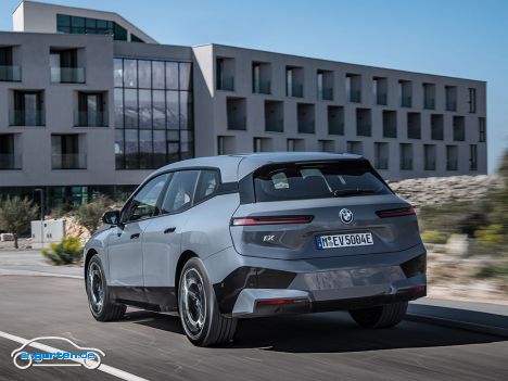 Der neue elektrische BMW iX - Die Grenze nach oben liegt bei knapp 620 PS. Nur was für die oberen also.