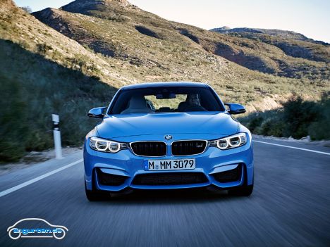 BMW M3 - Ach ja - der Verbrauch: Auch der ist erheblich gesunken. Im Normzyklus stehen 8,8 (Schalter) bzw. 8,3 Liter auf 100 km für die Automatikversion. Das entspricht einer Senkung zwischen 25 und 30%.