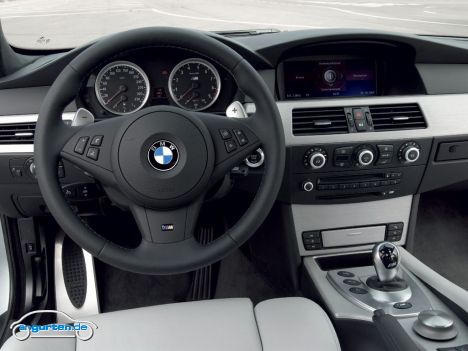 BMW M5 Touring, Cockpit