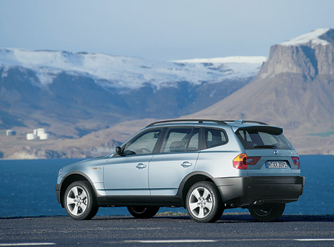 Bis zu 210 km/h schnell: Der X3 3.0i und auch der dreiliter Turbodiesel.