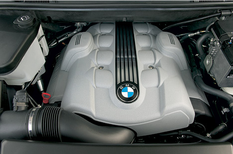 BMW X5, Motorraum V8