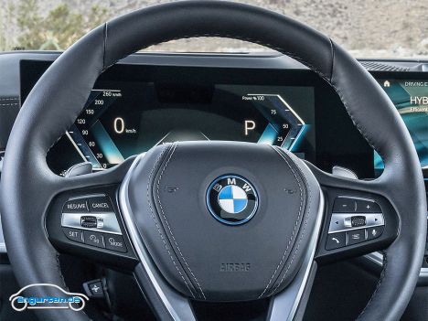 BMW X5 (G05) Facelift 2023 - Zwei große Curved Displays in einem Gehäuse sind nun verbaut.
