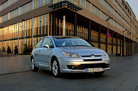 Citroen C4 - vor dem Collosseum in Köln