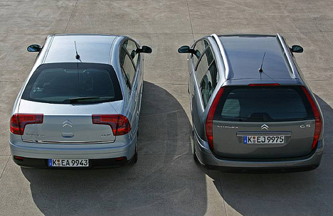 Citroen C5 - Heckansichten: Links die Limousine, rechts der Kombi