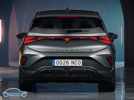 Cupra Born (VZ) Facelift 2026 - Die Rückleuchten sind jetzt mit den aktuellen kleinen Dreiecken ausgestattet.