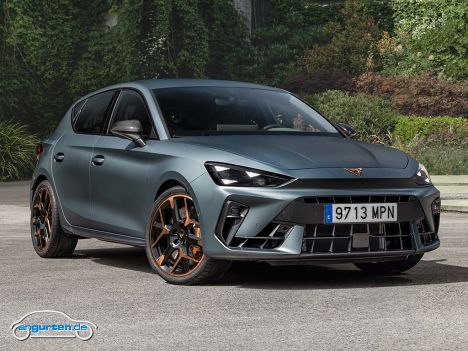 Cupra Leon Facelift 2025 - Die Front unterscheidet sich mittlerweile deutlich vom Seat-Original.Ansonsten wurde vor allem im Innenraum das neue Infotainment eingeführt.