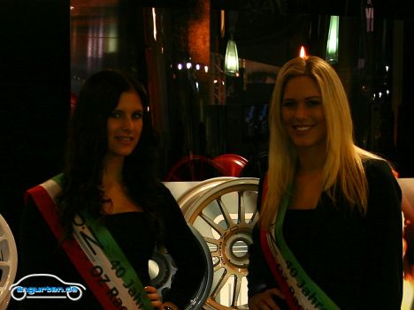 Die Girls auf der Essen Motor Show 2011