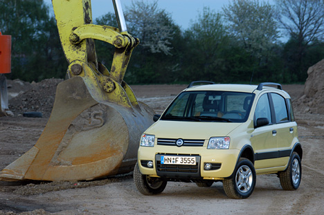 Fiat Panda 4x4, Passt in eine Baggerschaufel