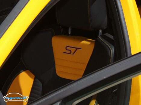 Ford Focus ST - Die Sitze ziert ein ST-Emblem