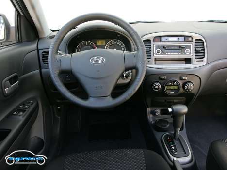 Hyundai Accent - Innenraum: Cockpit