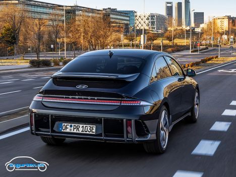 Design-Anleihen für den Ioniq 6 hat man offensichtlich bei Porsche genommen. Die digitalen Außenspiegel sind übrigens optional und nur in der höchsten Ausstattung erhältlich.