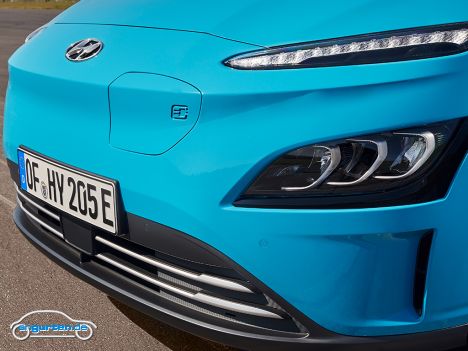 Hyundai Kona Elektro 2022 (Facelift) - Klappe für den Stromanschluss