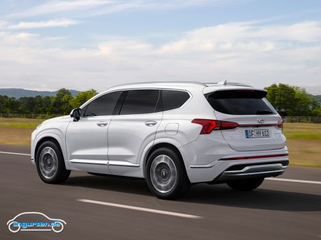 Hyundai Santa Fe Facelift 2022 - Von hinten hat sich eher weniger verändert.