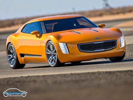 Kia GT4 Stinger Concept - Macht aber auch nichts, denn schön isser schon. 315 PS holt er aus einem nicht sehr amerikanischen 2.0 Liter Turbo-Vierzylinder.