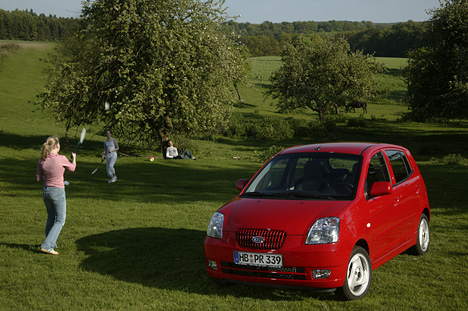 Kia Picanto - sogar die Golf-Ausrüstung passt hinein.