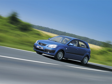 Kia Rio - in blau.